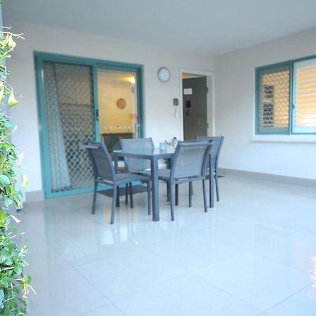Cossies By The Sea Aparthotel Teluk Byron Bagian luar foto