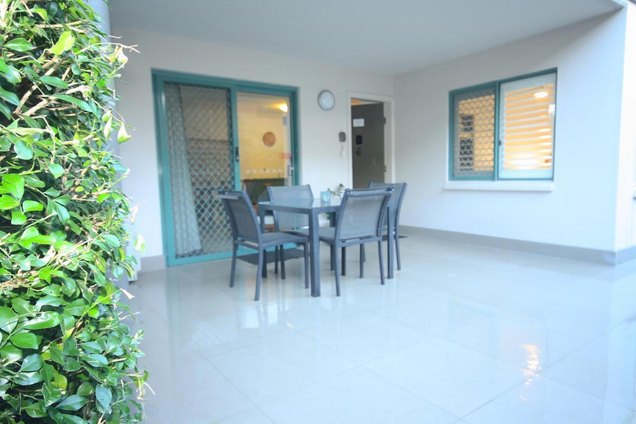 Cossies By The Sea Aparthotel Teluk Byron Bagian luar foto