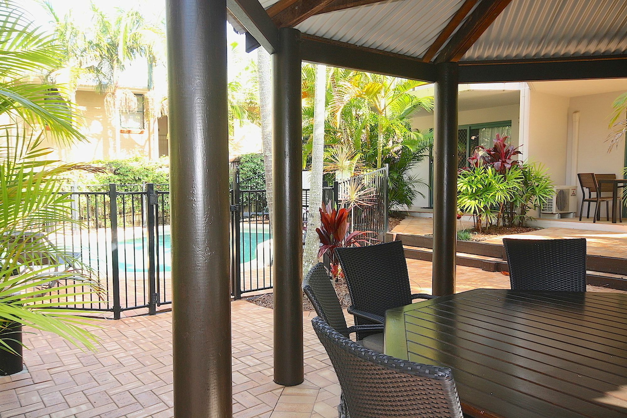 Cossies By The Sea Aparthotel Teluk Byron Bagian luar foto